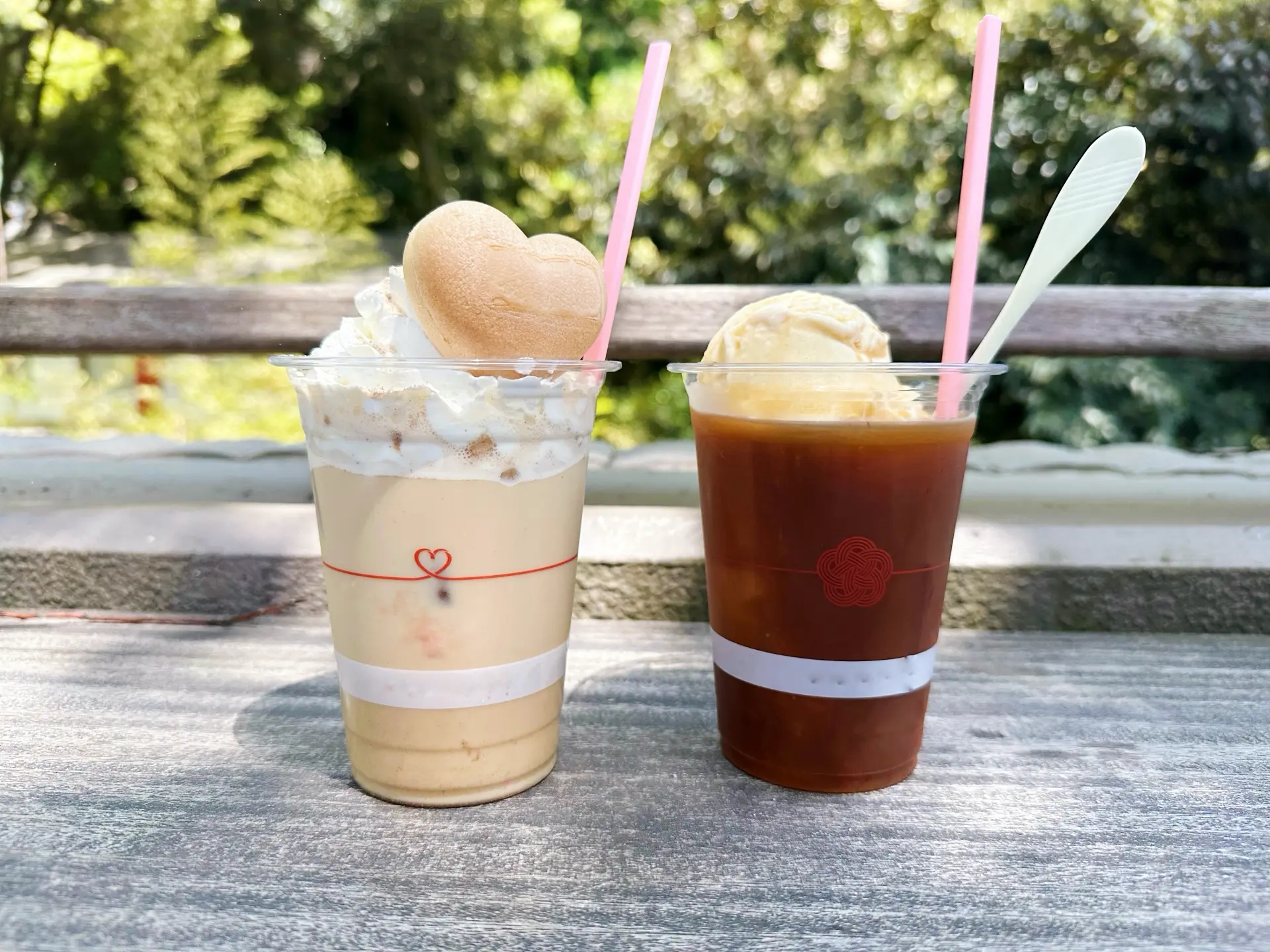 來宮神社境内のカフェと休憩スペース